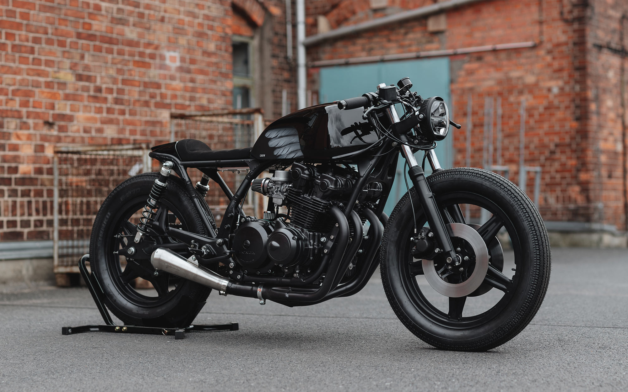 This Retro Honda Cb750 Gets A Full Makeover And Feathery Touches