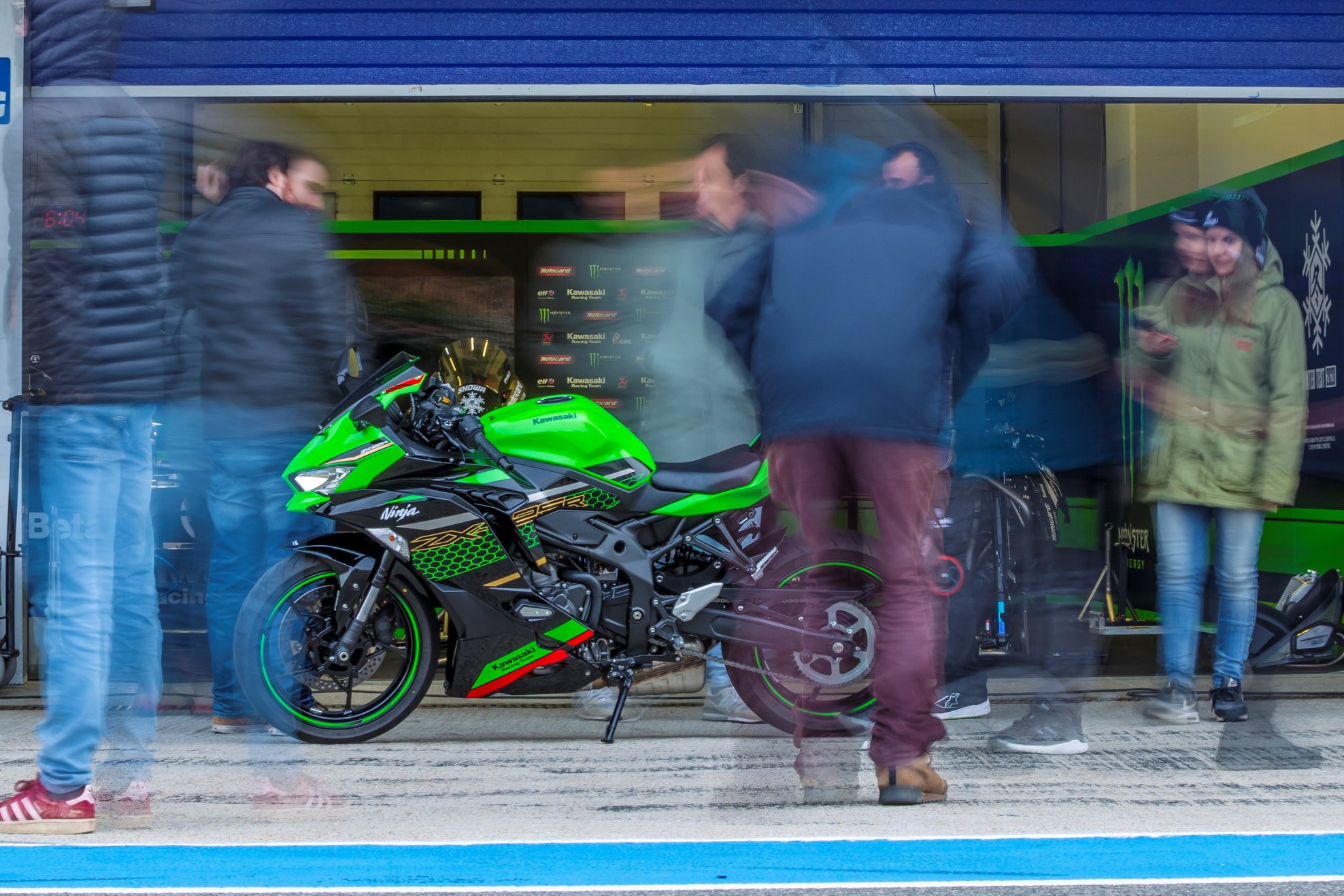 Kawasaki Ninja Zx 25r Official Promotional Video Launch Date And Price Revealed