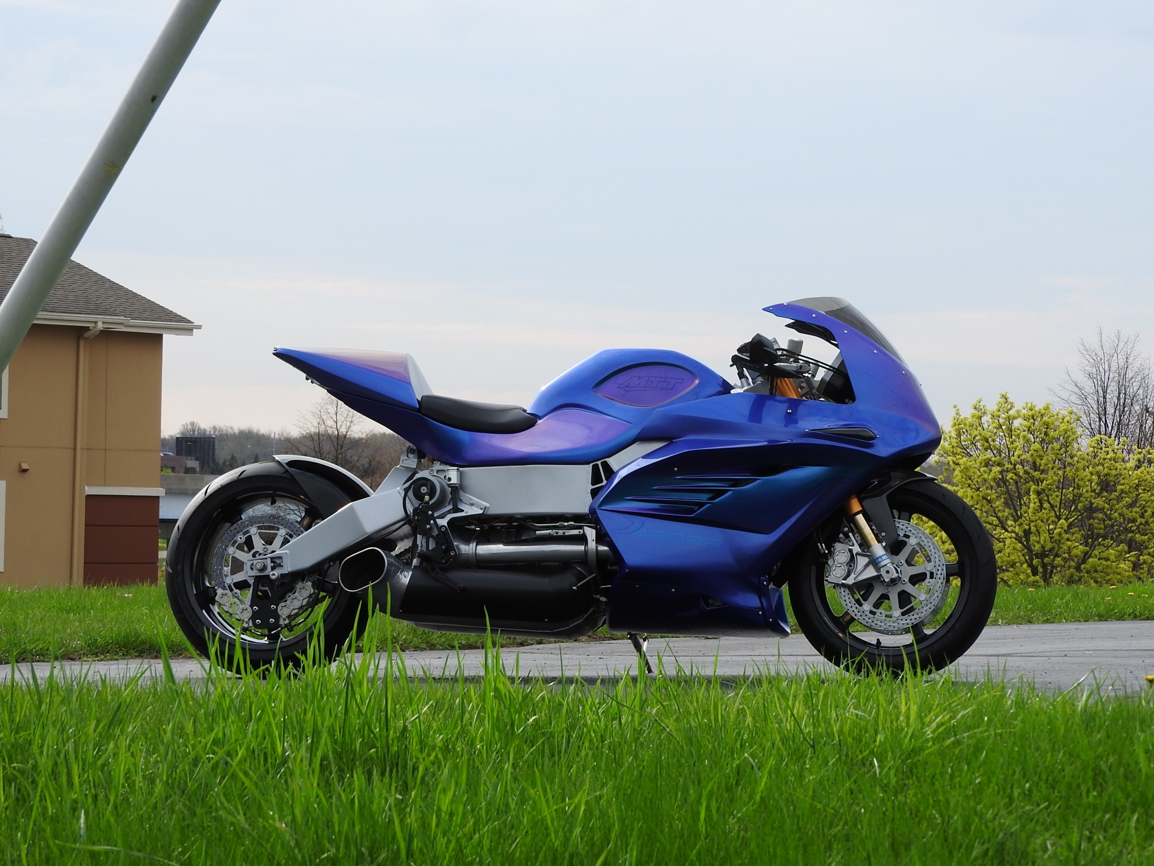 MTT Y2K Superbike: The First Turbine-Powered Street Legal Motorcycle!