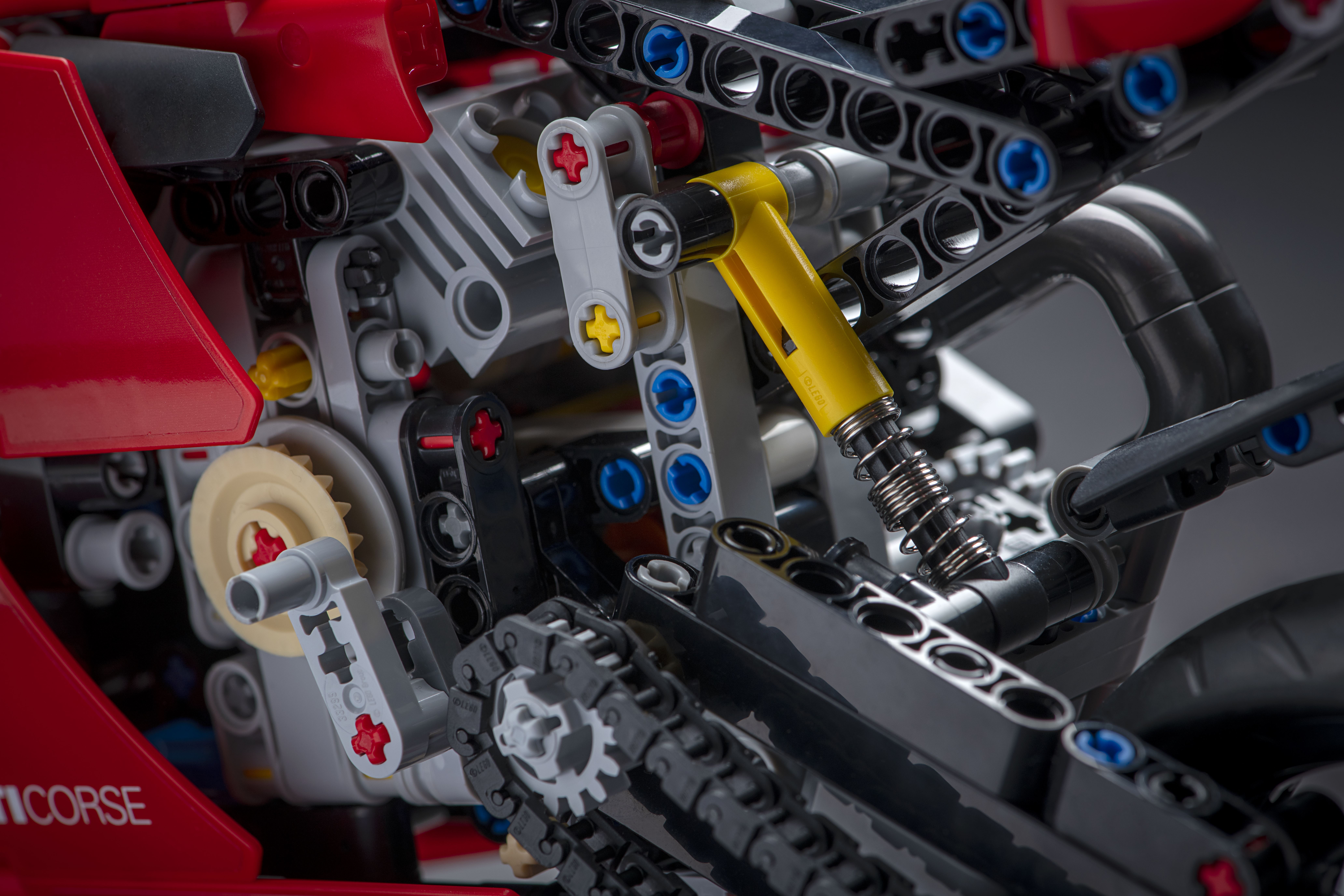 Ducati Panigale V4 R LEGO 4