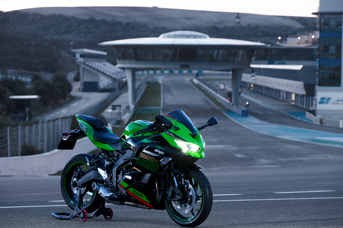 Kawasaki Ninja ZX-25R Officially Launched! - From RM 28,300!