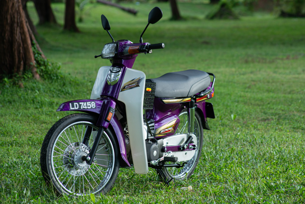 Gambar motor EX5 purple